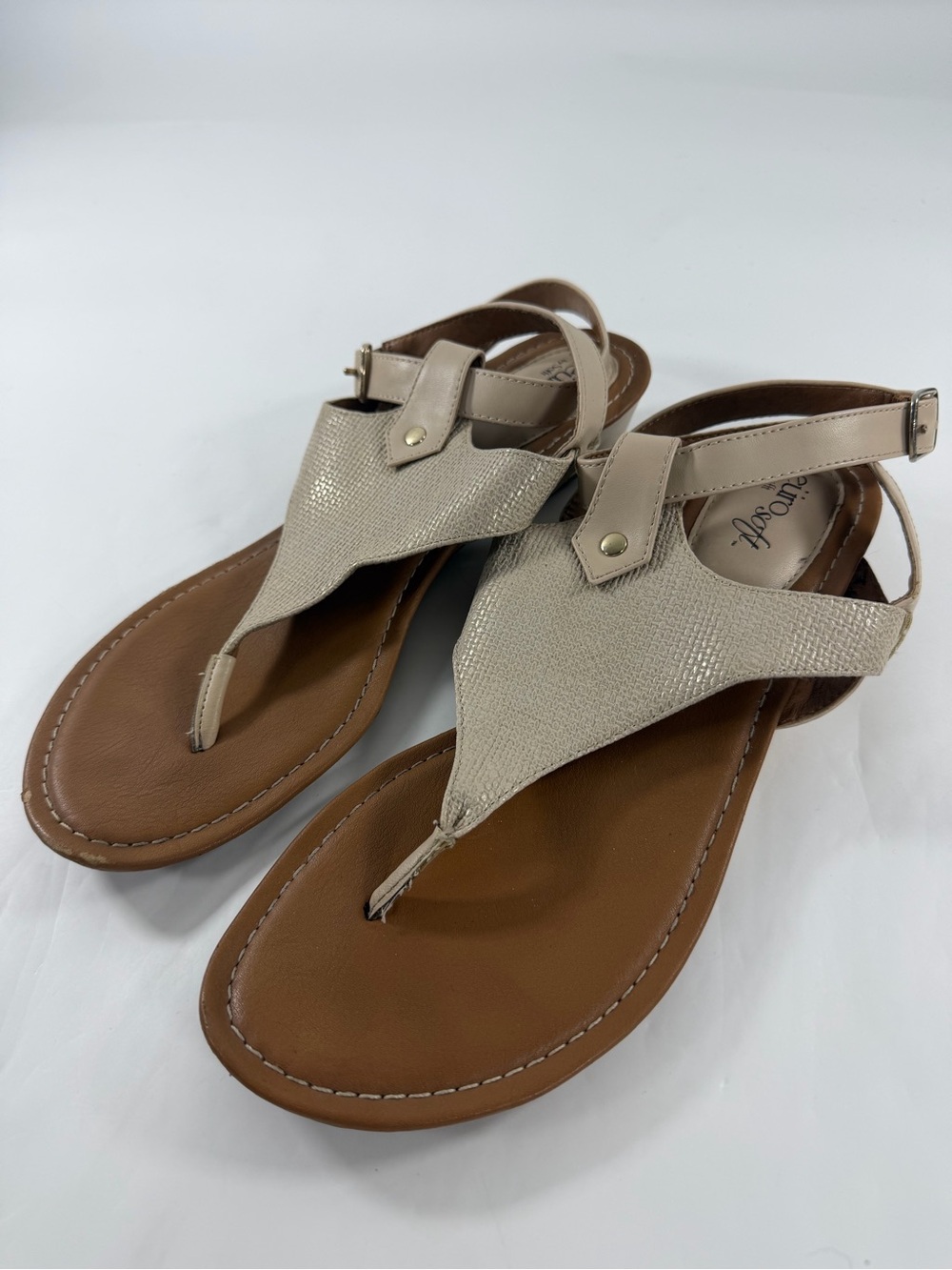 EuroSoft Missy Champagne Tan Metallic Thong Ankle Strap Sandals 10M 3127235